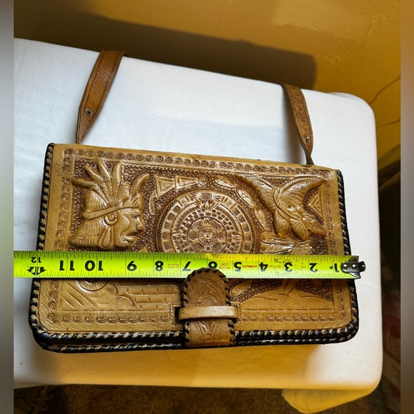 Rare Vintage Mexican hand-tooled leather shoulder bag with an Aztec calendar - Picture 8 of 8